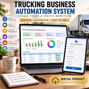 Op de afbeelding: Een digitaal automatiseringssysteem voor transportbedrijven op een laptop en tablet. Het scherm toont een dashboard met inkomsten, uitgaven en vrachtvolging. Een witte mok met tekst en een notitieblok liggen op het bureau.