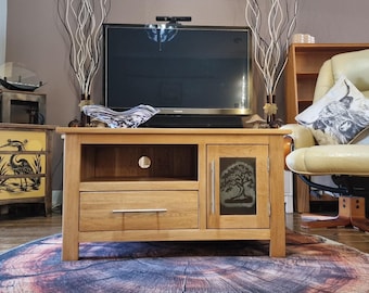 Solid Oak TV Cabinet – Bespoje Frosted Oak Tree Detail