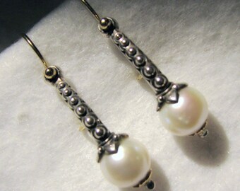 vintage KONSTANTINO Sterling, boucles d'oreilles en or jaune 18 carats et perles -- percées, 1-9/16" de long, 6,2 g au total, excellent état