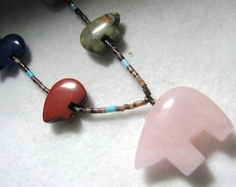 Vintage SOUTHWESTERN BEAR FETISH Necklace -- 30" Long, 33g, Lots of Color, Rose Quartz Centerpiece, Excellent Cond.