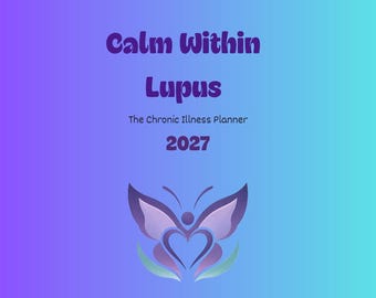 Może przedstawiać: Okładka planera z fioletowo-niebieskim gradientem i napisem Calm Within Lupus The Chronic Illness Planner 2027 w kolorze ciemnofioletowym. Pod tekstem znajduje się stylizowana grafika fioletowego motyla z sercem w środku.