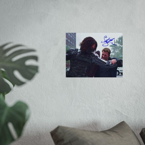 セバスチャン・スタン直筆サイン入り11x14写真 バッキー・バーンズ