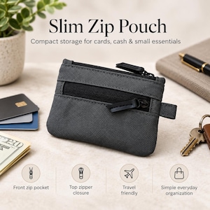 Puede incluir: Un estuche fino con cremallera de color gris oscuro que cuenta con un cierre superior, un bolsillo frontal con cremallera y una pequeña lengüeta lateral. El estuche incluye el texto Slim Zip Pouch, Compact storage for cards, cash & small essentials, Front zip pocket, Top zipper closure, Travel friendly y Simple everyday organization.