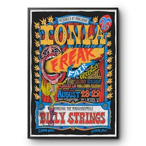 Op de afbeelding: Een rechthoekige concertposter met een zwarte achtergrond met een groot gezicht met open mond en een eenwielrenner. De tekst luidt Ionia Freak Fair, 28 en 29 augustus, en Billy Strings. Het ontwerp gebruikt gele, rode en blauwe kleuren.