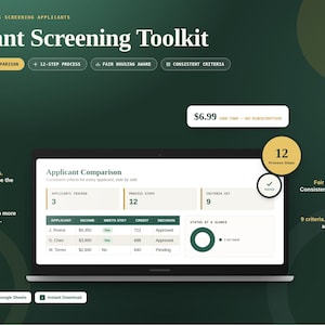 Può includere: Un toolkit digitale per la selezione degli inquilini visualizzato su uno schermo di un portatile, con una dashboard di confronto dei candidati che include colonne per reddito, credito e stato della decisione. L'interfaccia verde scuro include etichette.