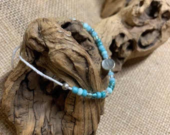 Bracelet nœud de glissement turquoise perlé