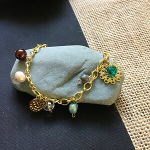 Gold bead dangle bracelet