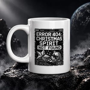 Mok met foutmelding 404, wit keramiek, 325 ml of 445 ml, kersthumor over technologie.
