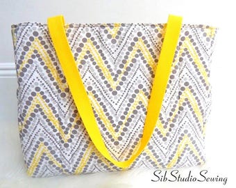 Bolsa de pañales de lunares: tela vaquera gris amarillenta, muchos bolsillos, 40,6 cm de ancho x 30,5 cm de alto x 12,7 cm de profundidad, cierre de cremallera, acolchada.