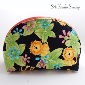 Lions Makeup Bag: Jungle Animals Toiletry Bag, Wipeable Lining, 8.5 x 6.5 x 2.5 inches, Zipper Closure,  Padded