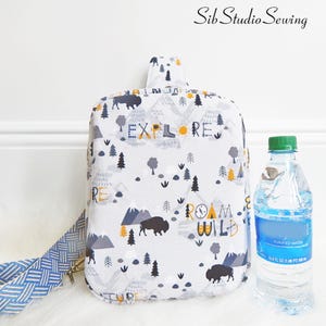 Western Buffalo Sling Bag: Mountain Crossbody Bag, 9 x 7.5 x 3 inches, Adjustable Strap, Outer & Inner Pockets