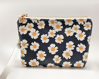 Daisies Phone Clutch, 9 x 6.5 inches, Fits Large Phones up to 7 ", Faux Leather, Wristlet Strap, Inside Pockets, Daisy iPhone Wristlet