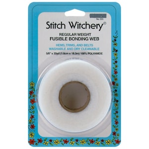 Può includere: Un rotolo bianco di tessuto termoadesivo Stitch Witchery, un prodotto per orli, rifiniture e cinture. È largo 1,6 cm e lungo 18,3 m, realizzato in 100% poliammide, lavabile e lavabile a secco.