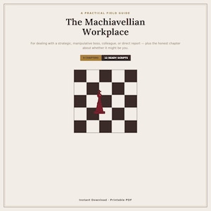 Könnte beinhalten: Ein Buchcover mit dem Titel A Practical Field Guide The Machiavellian Workplace. Es zeigt einen dunkelroten Schachkönig auf einem schwarz-weißen Schachbrett, mit Text zu 9 Kapiteln und 12 fertigen Skripten sowie einem Hinweis auf ein druckbares PDF.