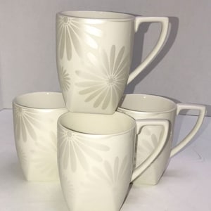Set of 4 222 FIFTH Alice Platinum Coffee Mugs Fine China Flowers