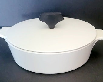 1960's Corning Ware B-1 White 1 QT 8 1/2" Round Buffet Server With Lid & Bakelite Knob Made In USA