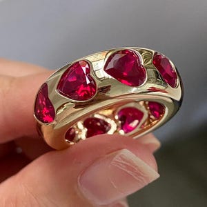 Anillo de eternidad con rubí en forma de corazón de 5 x 5 mm, anillo de rubí en forma de corazón con engaste de oro de 14 quilates, banda gruesa de plata S925, regalo de piedra natal de julio