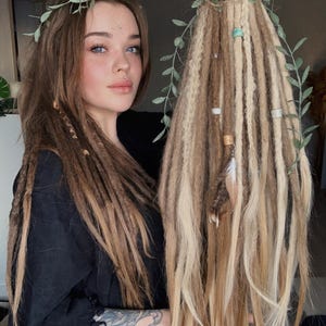 Handgjorda dreadlocks i 100 % äkta hår med blandade nyanser: Blandade färger, anpassad längd och textur