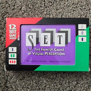 SET The Family Game of Visual Perception 1991 Vintage Card Game Like New
