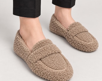 Zachte teddy bouclé loafers voor dames, comfortabele instappers, crèmekleurige, taupekleurige en zwarte casual schoenen