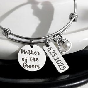Personalisiertes Mutter der Braut Geschenk, Schmuck für Mutter der Braut, Schmuck für die Mutter der Braut, Perle mit Gravur, MOG Armreif