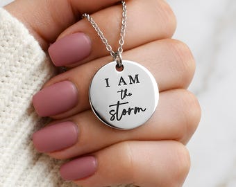 Ich bin der Sturm-Halskette | Inspirierender Schmuck | 1-Zoll-Silber-Anhänger | Ermutigungsgeschenk | Anlaufgeschützt