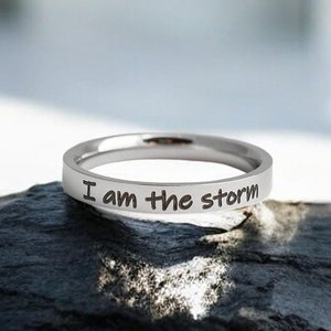 Anello "Io sono la tempesta", guerriero, magro, regalo per la salute mentale, gioiello motivazionale, argento, personalizzato, forza, mantra, affermazione