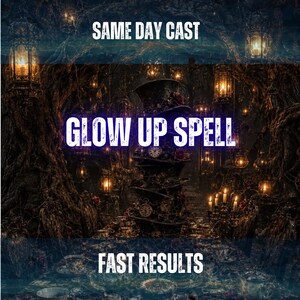 Könnte beinhalten: Eine dunkle, atmosphärische digitale Grafik mit einem Stapel Zylinderhüte und Uhren in einer schummrigen, von Kerzen beleuchteten Waldumgebung. Der Text SAME DAY CAST, GLOW UP SPELL und FAST RESULTS steht in weißer und blauer Schrift auf dem Hintergrund.