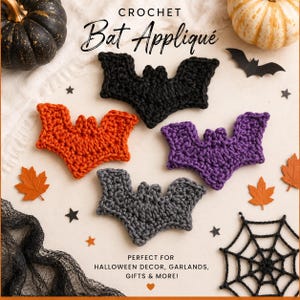 Pode incluir: Quatro aplicações de morcego em crochê nas cores preta, laranja, roxa e cinza. O texto diz CROCHET Bat Appliqué e PERFECT FOR HALLOWEEN DECOR, GARLANDS, GIFTS & MORE! Os morcegos estão dispostos com abóboras e folhas de papel decorativas.