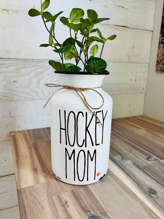 Hockey Mom gift - Personalized vase - Mother’s Day gift - Hockey Team Manager gift - sport gift - new home gift - neighbor gift -