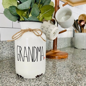 Personalized vase - Mother’s Day gift - Nana gift - Grandma gift - new home gift - neighbor gift