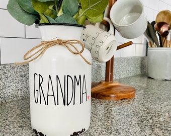 Personalized vase - Mother’s Day gift - Nana gift - Grandma gift - new home gift - neighbor gift