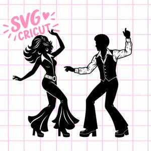 Puede incluir: Una silueta negra de dos personas bailando, con el texto SVG CRICUT en rosa. Las figuras llevan pantalones de campana, zapatos de plataforma y camisas con cuello. La persona de la izquierda tiene el pelo largo y la de la derecha lleva un chaleco.