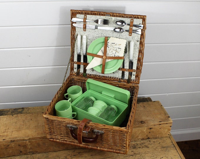 Vintage Coracle Wicker Picnic Basket With 30 Pieces Complete Set Made