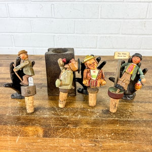 One Vintage Anri Wood Wine Bottle Stopper with Mechanical Action Wooden Stopper with Character Head Decanter Stopper