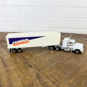 1982 Vintage Road Champs White Mack Semi Truck with Trailer Federal Express Diecast 1980s Metal Car Toy Diecast Toys Hong Kong