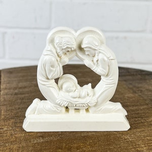 Small Vintage Holy Family Plastic Icon Tiny Religious Item to Display Small Manger with Mother Mary Joseph Baby Jesus