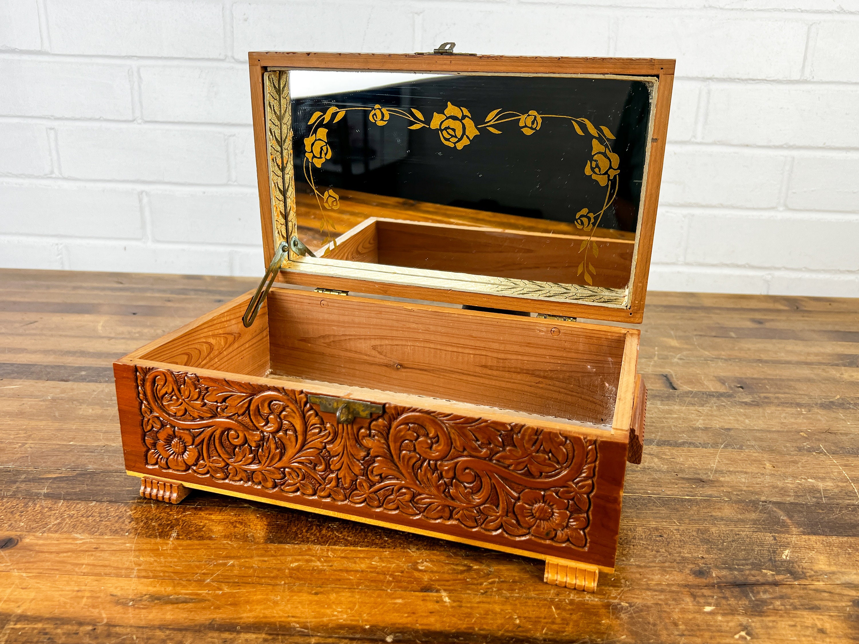 Small Handmade Cedar Box - Jewelry Box – taylorsvillecrate