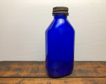 Vieille bouteille en verre bleu avec couvercle rouillé Authentique vintage Petite bouteille de médecine bleu cobalt Philips Fabriqué aux États-Unis