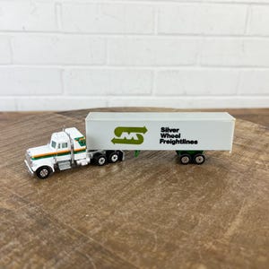 Vintage Yatming White Peterbilt Semi Truck with Trailer Silver Wheel Freightlines Diecast Metal Car Toy Hong Kong