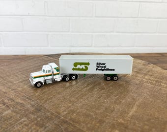 Vintage Yatming White Peterbilt Semi Truck with Trailer Silver Wheel Freightlines Diecast Metal Car Toy Hong Kong