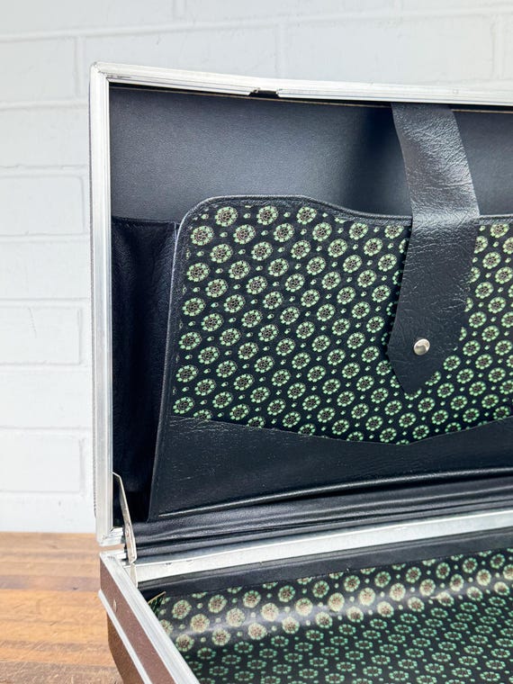 Hardshell Brown Briefcase with Silver Accents Bri… - image 3