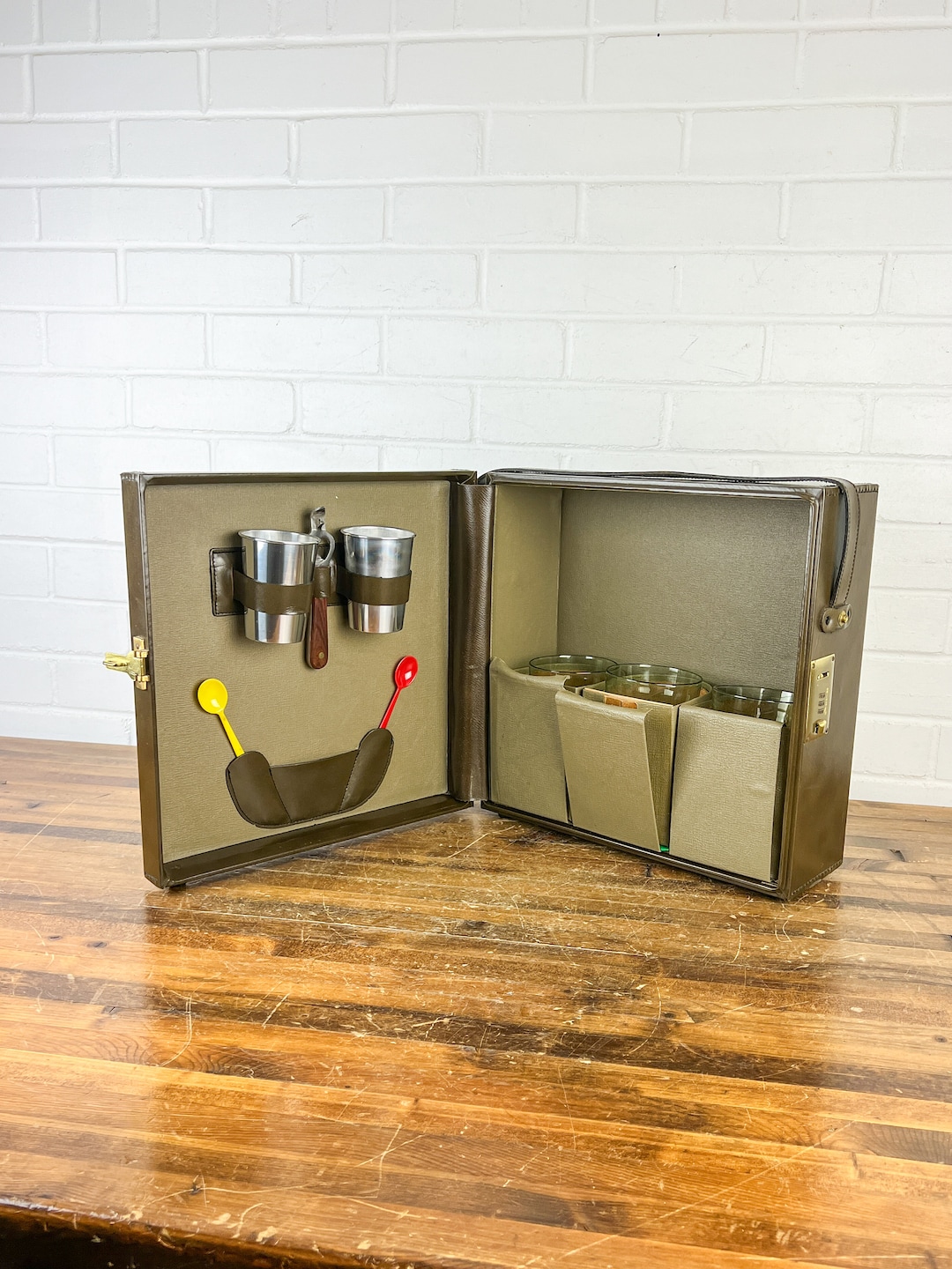 Vintage Portable Liquor Travel Bar Case With 8 Accessories Vintage