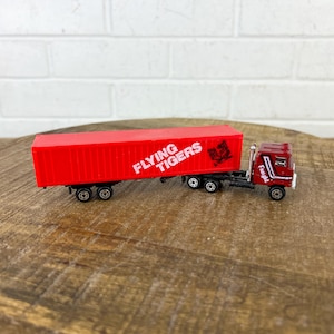 Vintage Red Semi Truck with Trailer Flying Tigers Old Mack Truck Diecast 1980s Metal Car Toy Diecast Toys Made In Hong Kong