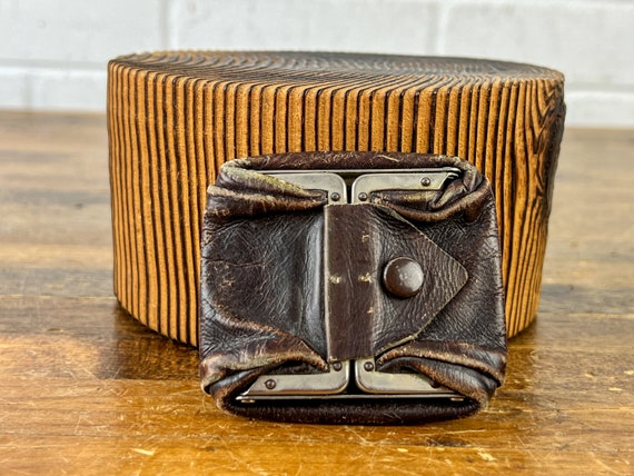 Small Vintage Brown Leather Pouch with Metal Fram… - image 2