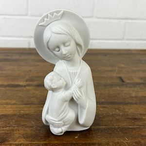 6&quot; Vintage Peaceful White Madonna and Child Statue Figurine Porcelain Sanmyro All White Virgin Mary with Baby Jesus Figure Made in Japan