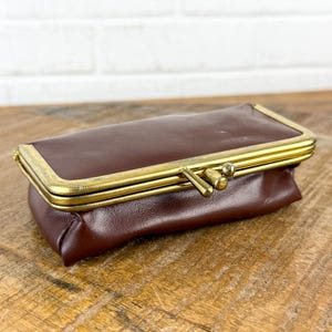Vintage 1960s Sewing & Manicure Kit | Kiss Clasp Travel Clutch | Brown Vinyl Case Mirror | Retro Repair and Grooming Set | Mid Century image 7