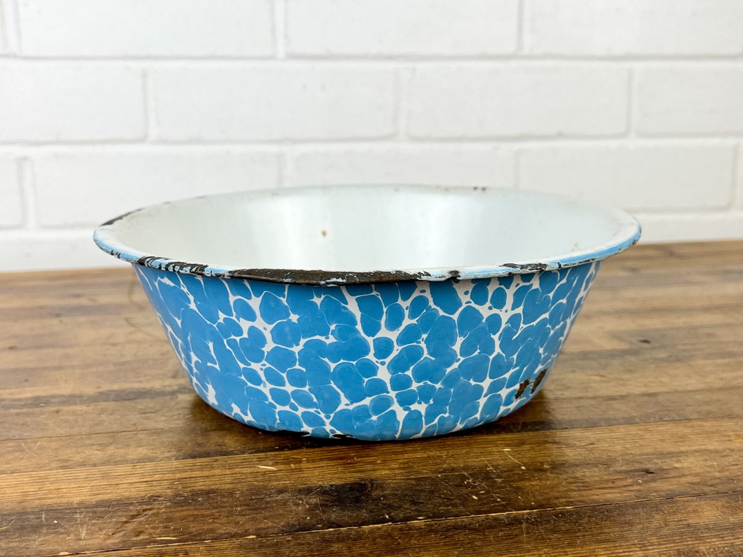 ANCIEN POT OU Broc à lavement en tôle émaillée Vintage