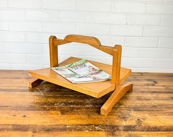 Revistero de madera vintage de mediados de siglo / Soporte de madera de estilo danés moderno / Soporte de almacenamiento retro MCM