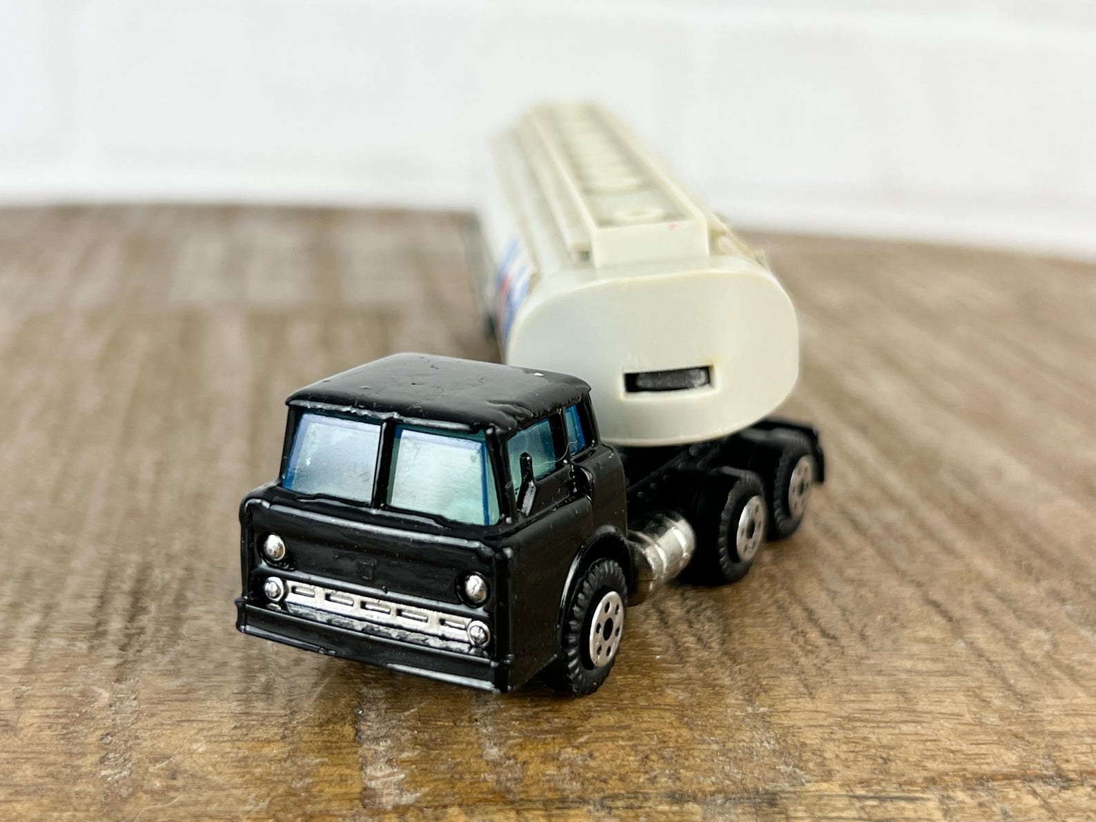 vintage-yatming-black-semi-truck-with-trailer-mobil-gas-diecast-1970s